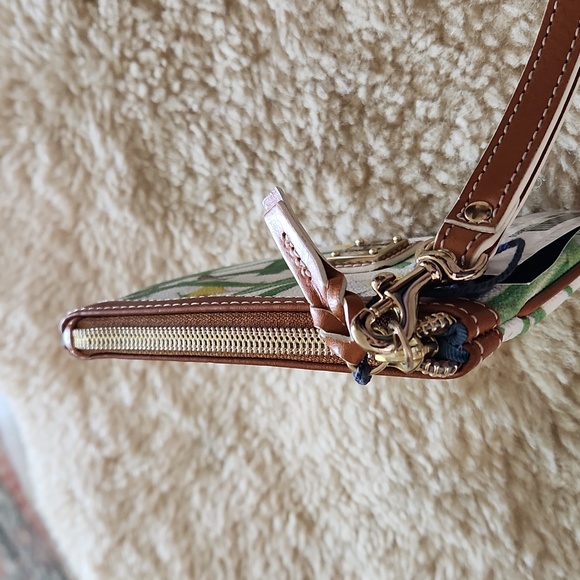 NWT Dooney & Bourke Daffodil White Leather Wristlet Wallet π€πΌπ - Picture 13 of 16